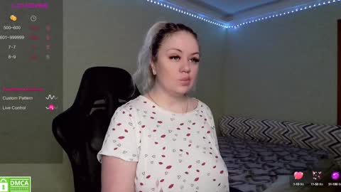 Snapshot of _elven_dreams__ chatting on January 13, 5:44 am chloue and Gretta online show from January 13, 5:44 am