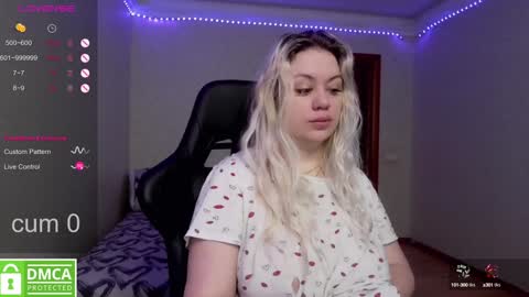 Snapshot of _elven_dreams__ chatting on February 8, 8:09 am chloue and Gretta online show from February 8, 8:09 am