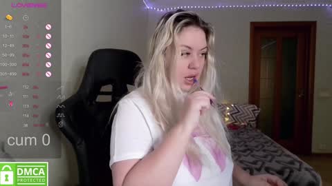 Snapshot of _elven_dreams__ chatting on February 9, 4:14 am chloue and Gretta online show from February 9, 4:14 am