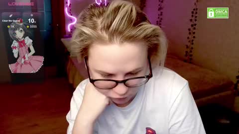 Snapshot of _elven_dreams__ chatting on February 9, 6:47 pm chloue and Gretta online show from February 9, 6:47 pm