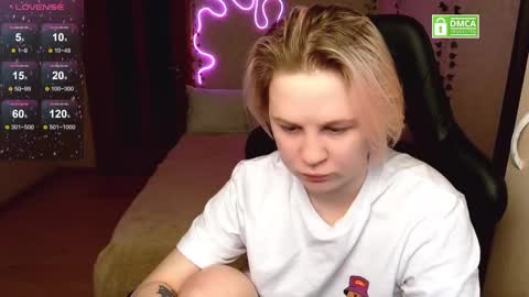 Snapshot of _elven_dreams__ chatting on March 2, 6:19 pm chloue and Gretta online show from March 2, 6:19 pm