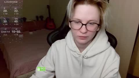 chloue and Gretta online show from April 26, 8:06 pm