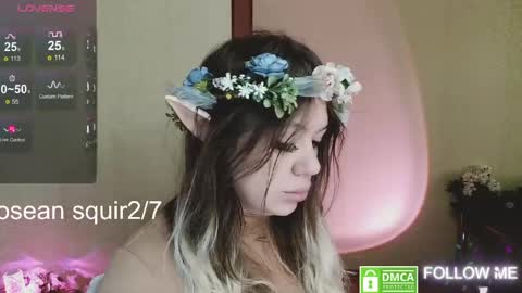 Snapshot of _elven_dreams__ chatting on May 26, 8:21 am chloue and Gretta online show from May 26, 8:21 am