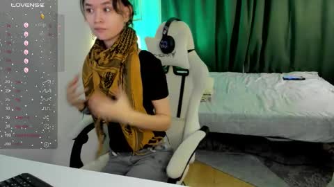 _emily__strike_ online show from January 13, 10:31 am