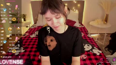 _emily__strike_ online show from April 12, 1:32 am