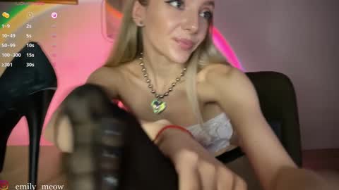 Snapshot of _emily__sweety_ chatting on December 1, 4:29 pm Emily online show from December 1, 4:29 pm