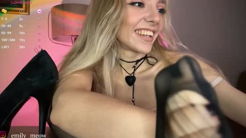 Snapshot of _emily__sweety_ chatting on December 21, 1:10 pm Emily online show from December 21, 1:10 pm
