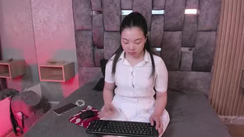 Snapshot of _emma_xoxo chatting on December 3, 11:52 am _emma_xoxo online show from December 3, 11:52 am