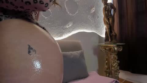 _emmawalka online show from October 31, 5:25 pm