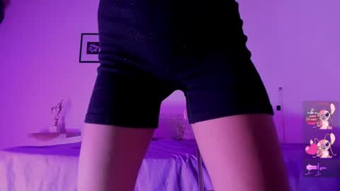 Snapshot of _emmawats chatting on July 6, 3:47 am Val Wats online show from July 6, 3:47 am