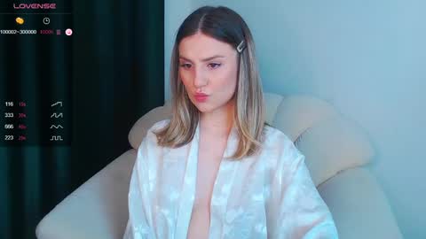 Snapshot of _esmeraldiyaa_ chatting on January 6, 7:35 pm _esmeraldiyaa_ online show from January 6, 7:35 pm