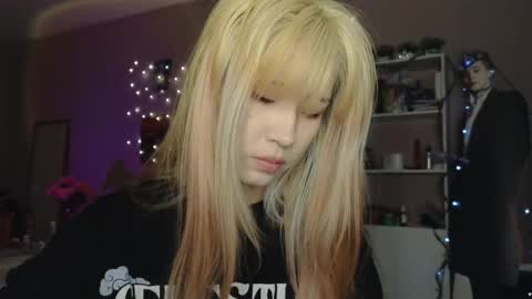 Snapshot of _eve____ chatting on December 1, 10:31 am EveEva online show from December 1, 10:31 am