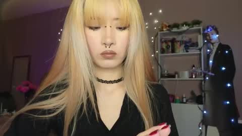 Snapshot of _eve____ chatting on December 4, 12:53 am EveEva online show from December 4, 12:53 am