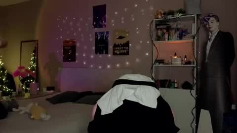 Snapshot of _eve____ chatting on December 23, 3:48 am EveEva online show from December 23, 3:48 am