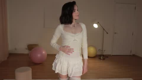 Essie  online show from October 10, 2:27 pm