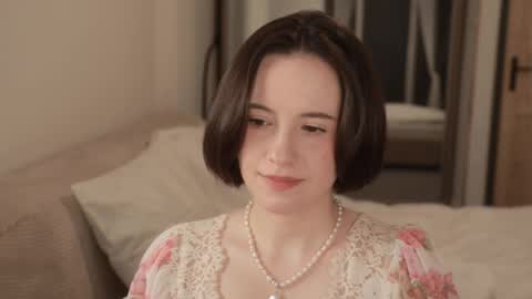 Essie  online show from April 16, 6:30 pm