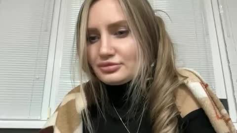 Snapshot of _florinika_ chatting on November 12, 3:01 pm Flora online show from November 12, 3:01 pm