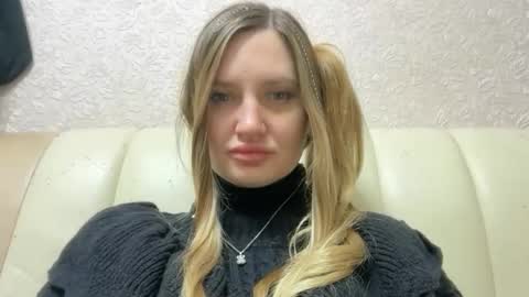  Flora  online show from January 14, 9:31 pm