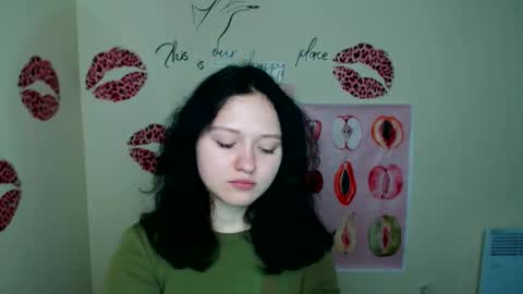 Snapshot of _foxy_lady chatting on November 6, 7:20 am Alice online show from November 6, 7:20 am