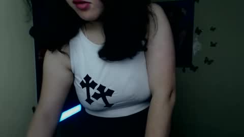 Snapshot of _foxy_lady chatting on November 12, 7:31 am Alice online show from November 12, 7:31 am