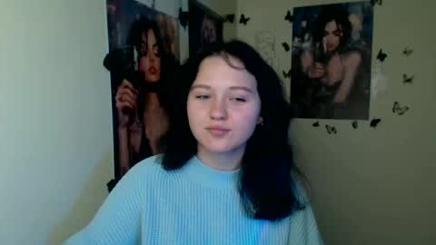 Snapshot of _foxy_lady chatting on November 20, 7:19 am Alice online show from November 20, 7:19 am