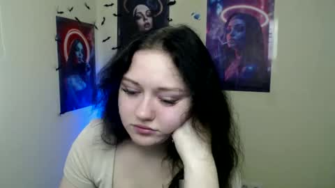 Snapshot of _foxy_lady chatting on November 26, 6:58 am Alice online show from November 26, 6:58 am