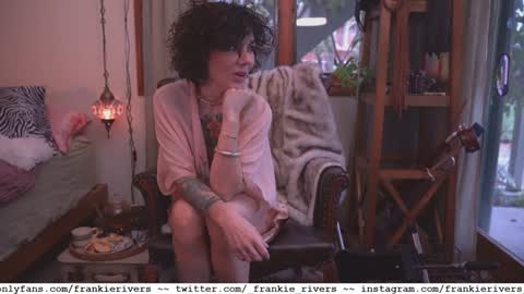 Snapshot of _frankie_rivers chatting on December 31, 11:49 pm Frankie Rivers allmylinks online show from December 31, 11:49 pm