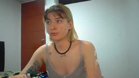 Snapshot of _genesid_dixton chatting on April 26, 2:31 am Mia-foster online show from April 26, 2:31 am