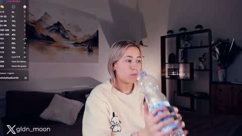 Snapshot of _golden_moon_ chatting on January 27, 12:12 am Rina online show from January 27, 12:12 am