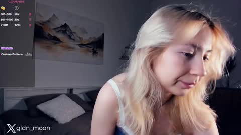 Snapshot of _golden_moon_ chatting on February 22, 7:36 pm Rina online show from February 22, 7:36 pm