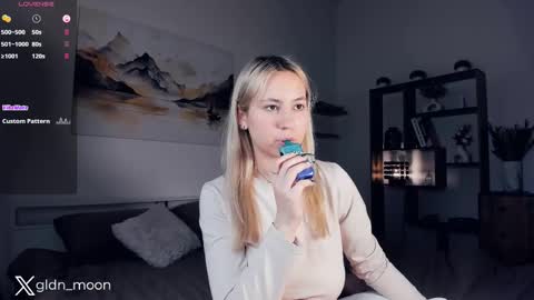 Snapshot of _golden_moon_ chatting on March 7, 10:43 pm Rina online show from March 7, 10:43 pm