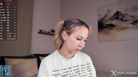 Snapshot of _golden_moon_ chatting on November 10, 7:35 pm Rina online show from November 10, 7:35 pm