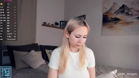 Snapshot of _golden_moon_ chatting on November 11, 7:36 pm Rina online show from November 11, 7:36 pm