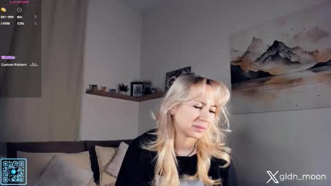 Snapshot of _golden_moon_ chatting on November 22, 8:08 pm Rina online show from November 22, 8:08 pm