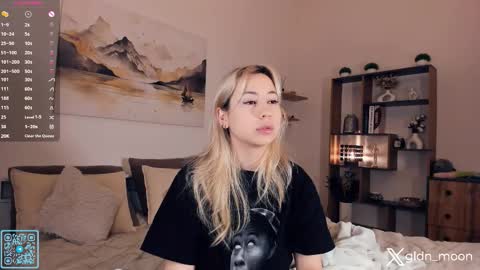 Snapshot of _golden_moon_ chatting on November 27, 11:18 pm Rina online show from November 27, 11:18 pm