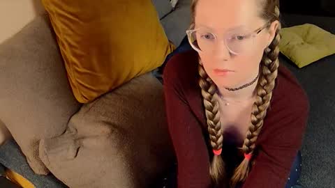 Snapshot of _goldilocks__ chatting on October 27, 6:12 pm _goldilocks__ online show from October 27, 6:12 pm