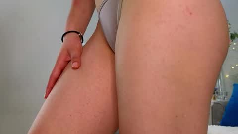 Snapshot of _green_green_ chatting on February 11, 8:15 am Milly online show from February 11, 8:15 am