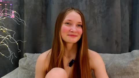 Snapshot of _green_green_ chatting on February 19, 7:39 am Milly online show from February 19, 7:39 am