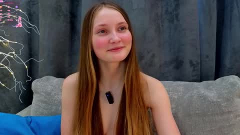 Snapshot of _green_green_ chatting on February 21, 7:45 am Milly online show from February 21, 7:45 am