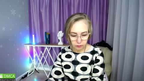 _greybunny_ online show from October 12, 10:25 am