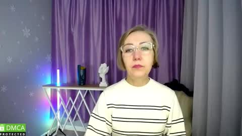 _greybunny_ online show from October 13, 8:03 am