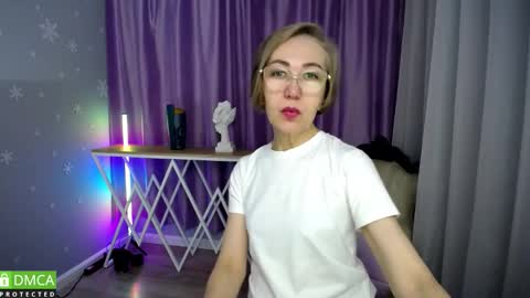 _greybunny_ online show from October 17, 7:22 am