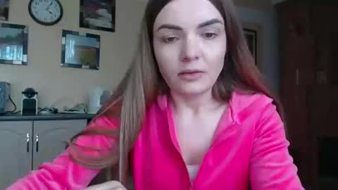 Snapshot of _hidden_frommymoom_ chatting on February 22, 11:57 am Criss4u online show from February 22, 11:57 am