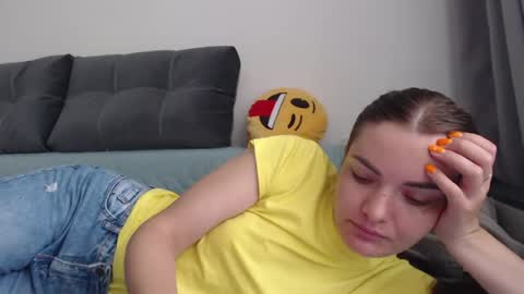 Snapshot of _hidden_frommymoom_ chatting on July 18, 9:13 am Criss4u online show from July 18, 9:13 am