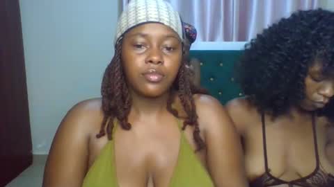 Snapshot of _honey_bloom chatting on February 15, 8:02 am _honey_bloom online show from February 15, 8:02 am