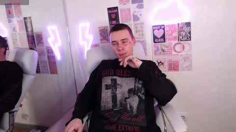 Snapshot of _honeyberry_ chatting on February 9, 7:29 pm _honeyberry_ online show from February 9, 7:29 pm