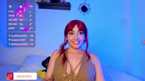 Snapshot of _hotpink chatting on December 3, 1:41 am Jenn  online show from December 3, 1:41 am