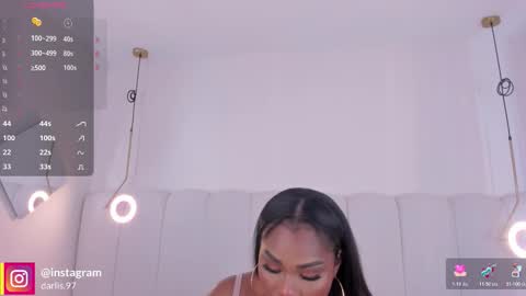 Snapshot of _huge_boobs_ebony chatting on October 18, 7:25 pm Darlis online show from October 18, 7:25 pm