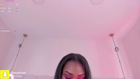 Snapshot of _huge_boobs_ebony chatting on October 21, 8:20 pm Darlis online show from October 21, 8:20 pm