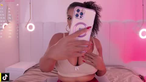 Snapshot of _huge_boobs_ebony chatting on October 30, 7:36 pm Darlis online show from October 30, 7:36 pm